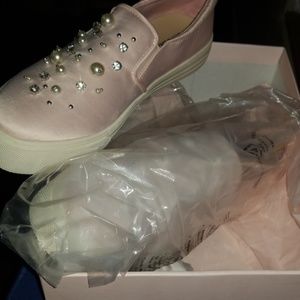 Slip on tennis shoes